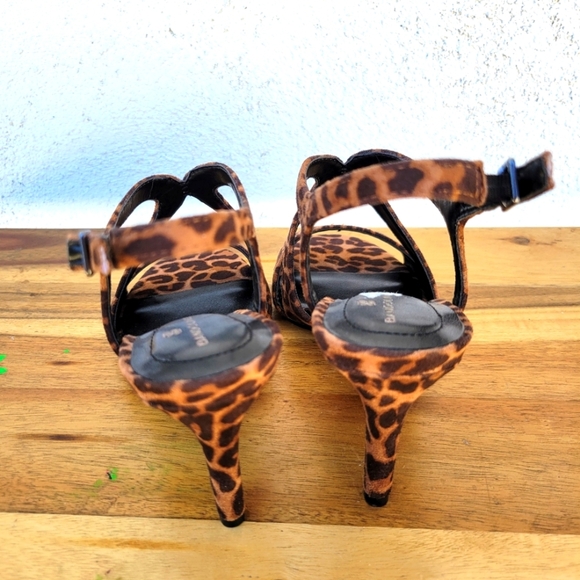 Bandolino Women's Strappy Tamar Sandal Size 5.5 M - Picture 9 of 16